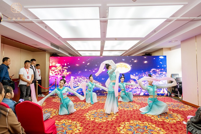 1696148651381136.jpg _ZZF2958.jpg